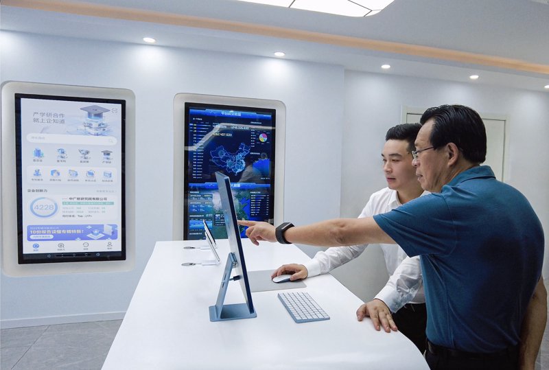 软件定制开发：构建企业专属的数字业务引擎